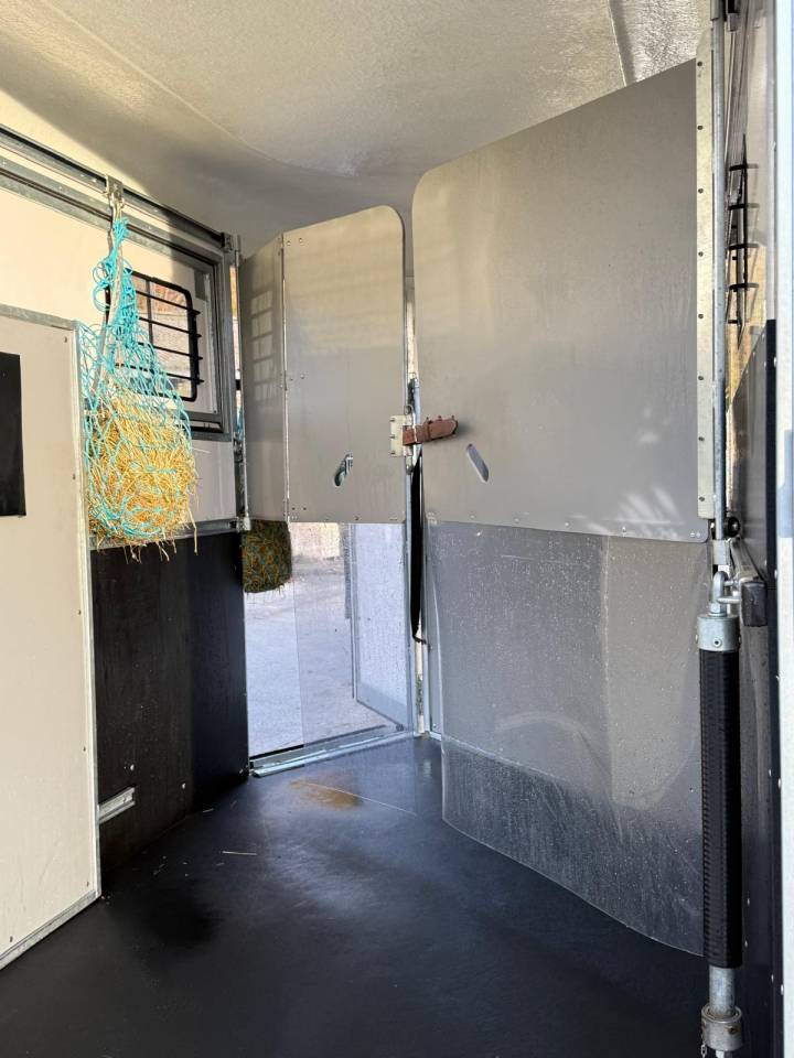 Paardentrailers Fautras Oblic +2 2 Paarden 2023 Tweedehands