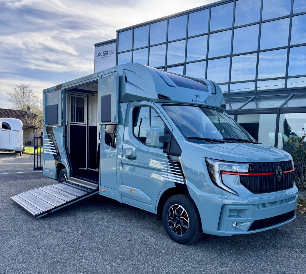 Kleine paardenvrachtwagen (B rijbewijs) Ameline RENAULT MASTER HARAS  2025 Nieuw