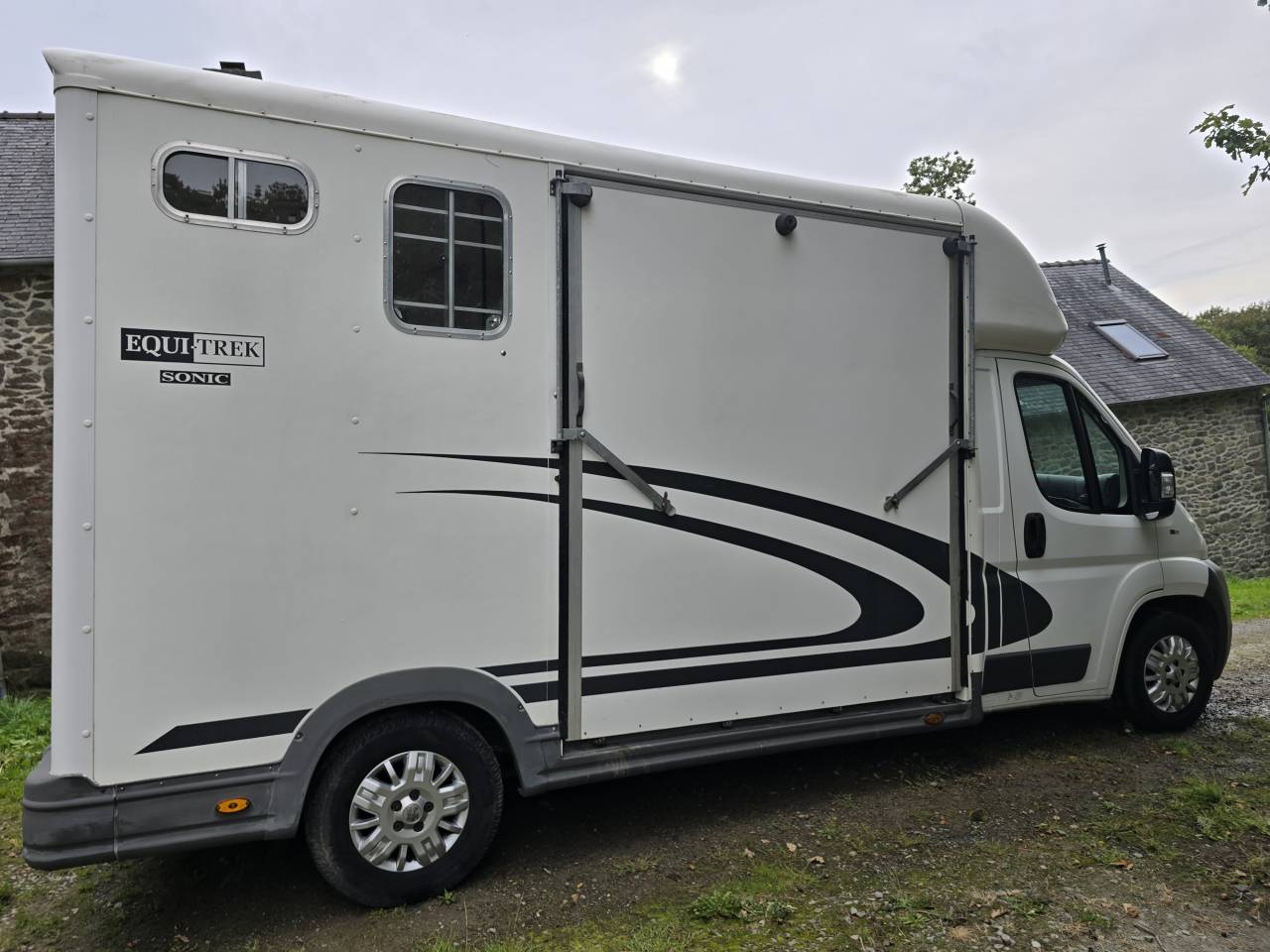 Kleine paardenvrachtwagen (B rijbewijs) Equi-Trek Sonic 2012 Tweedehands