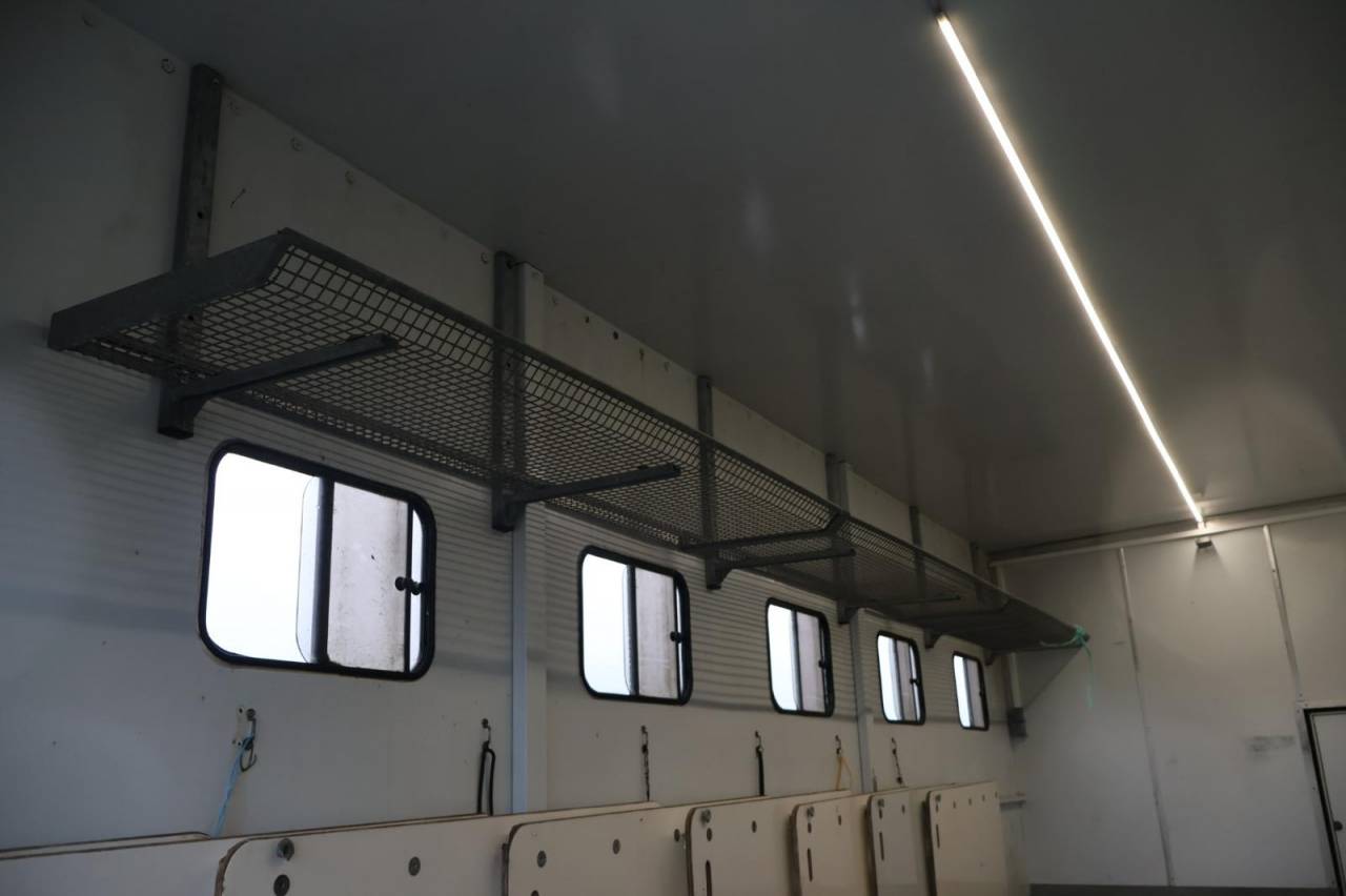 Paardentruck Scania SEMIE REMORQUE 10 PLACES 2021 Tweedehands