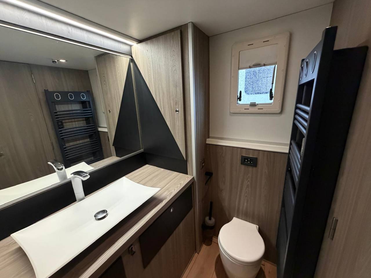 Paardentruck Scania SEMIE REMORQUE 10 PLACES 2021 Tweedehands