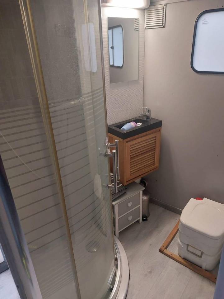 Zware paardenvrachtwagen (groot rijbewijs) Renault Midlum 2005 Tweedehands