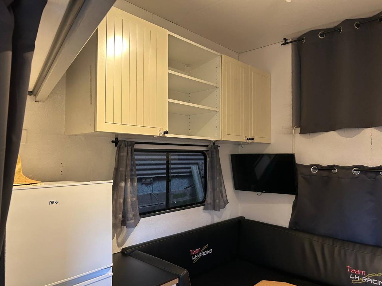 Zware paardenvrachtwagen (groot rijbewijs) Renault Midlum 2005 Tweedehands