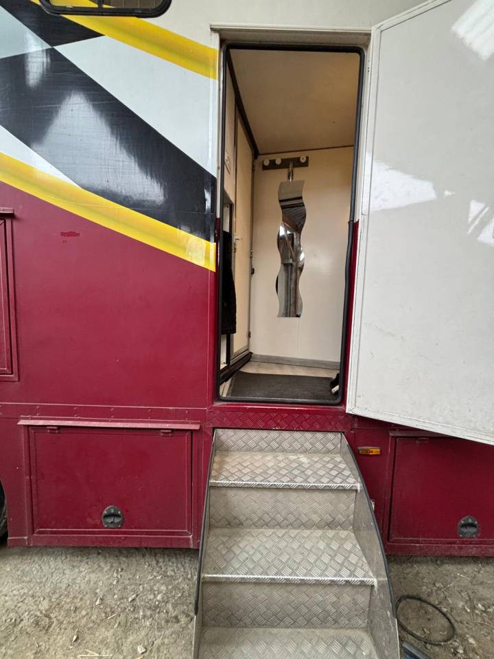 Zware paardenvrachtwagen (groot rijbewijs) Renault Midlum 2005 Tweedehands