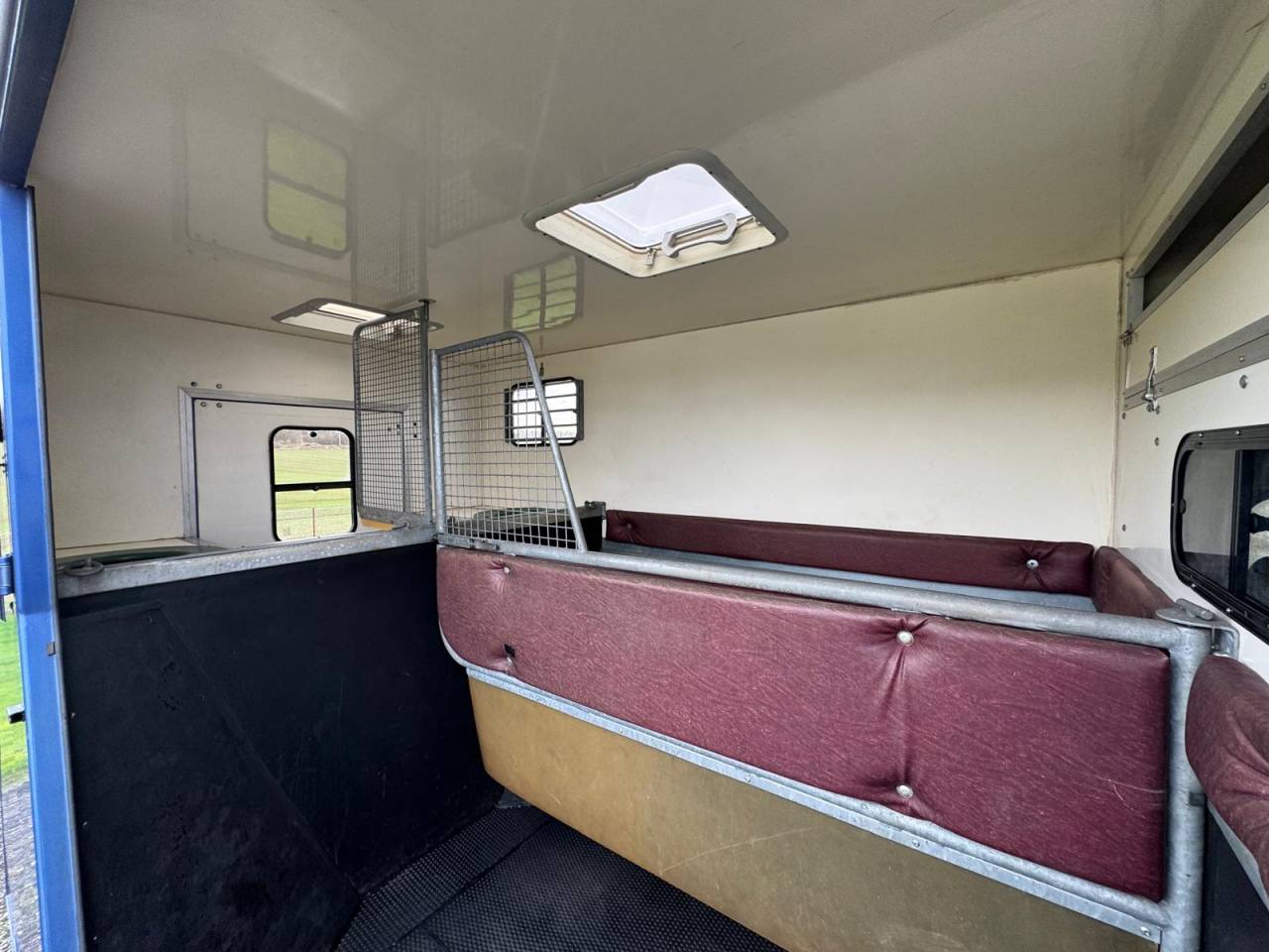 Kleine paardenvrachtwagen (B rijbewijs) Opel OPEL 2007 Tweedehands