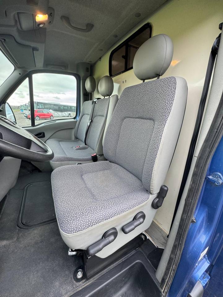 Kleine paardenvrachtwagen (B rijbewijs) Opel OPEL 2007 Tweedehands