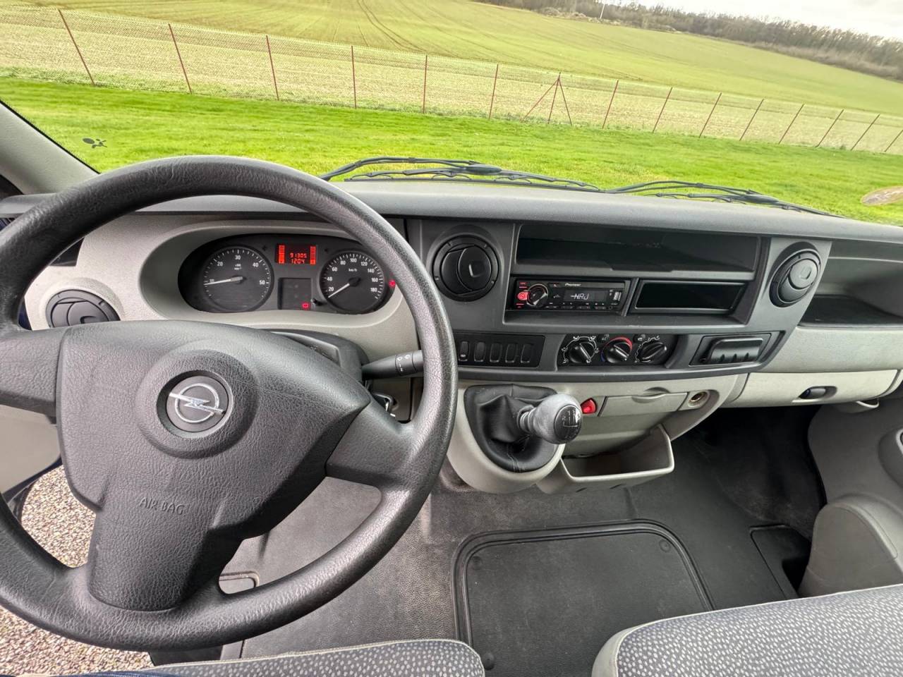 Kleine paardenvrachtwagen (B rijbewijs) Opel OPEL 2007 Tweedehands