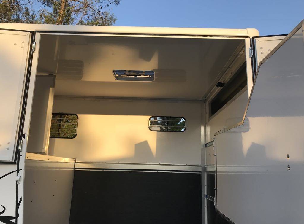 Kleine paardenvrachtwagen (B rijbewijs) Renault Master 2017 Tweedehands