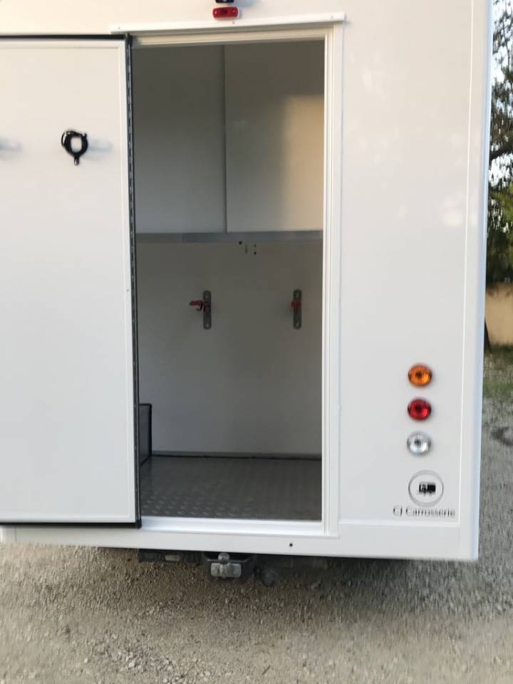 Kleine paardenvrachtwagen (B rijbewijs) Renault Master 2017 Nieuw