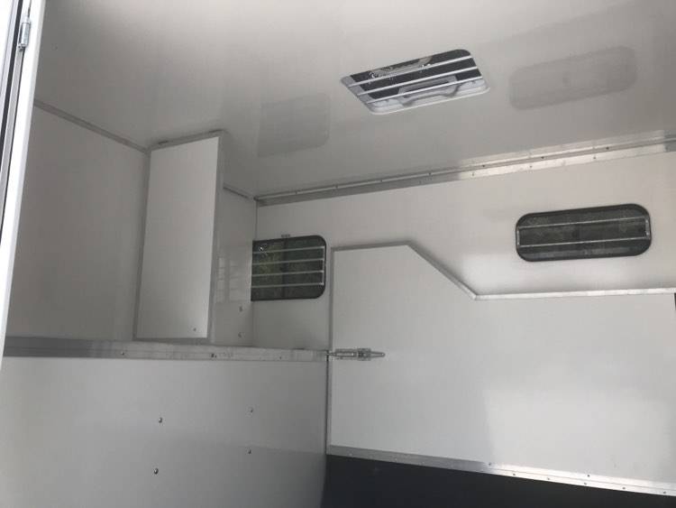 Kleine paardenvrachtwagen (B rijbewijs) Renault Master 2017 Nieuw