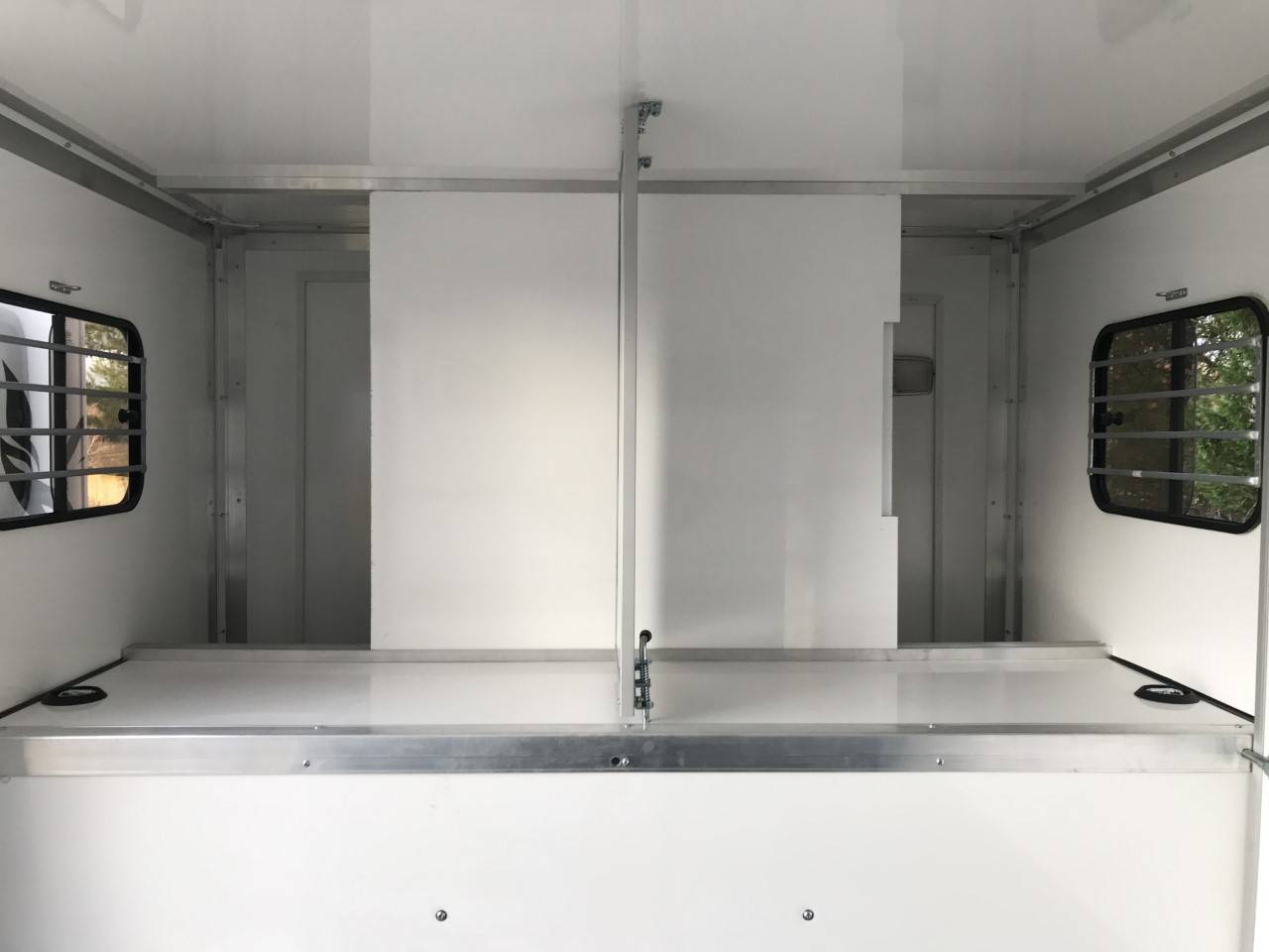 Kleine paardenvrachtwagen (B rijbewijs) Renault Master 2017 Nieuw