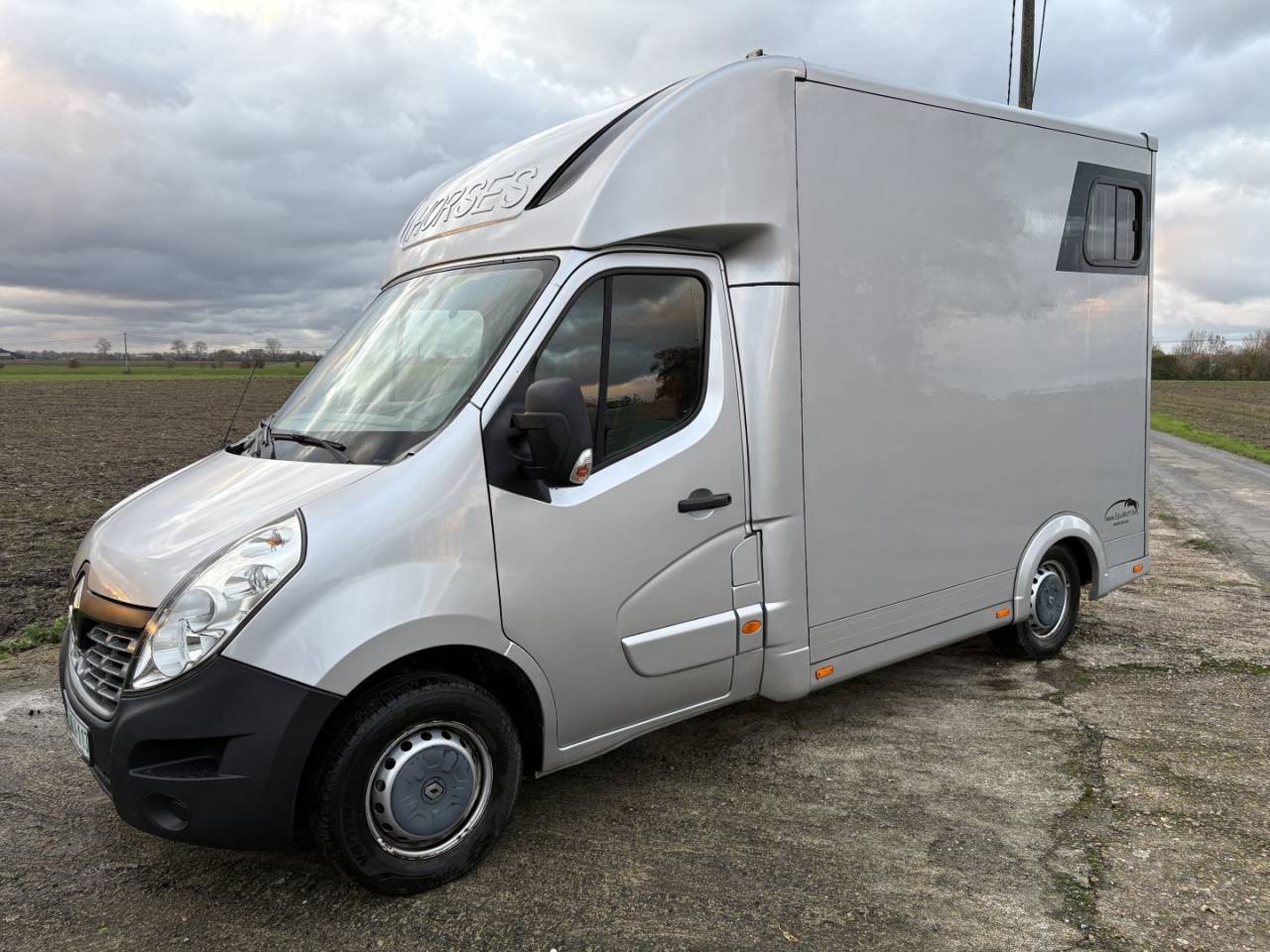Kleine paardenvrachtwagen (B rijbewijs) Renault Master 2017 Tweedehands