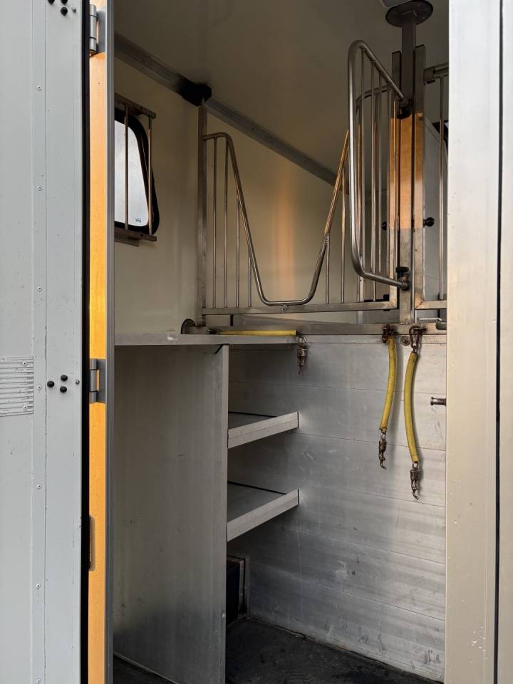 Kleine paardenvrachtwagen (B rijbewijs) Renault Master 2017 Tweedehands