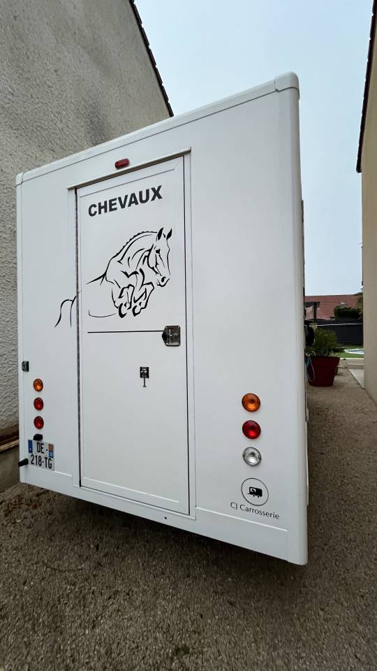 Kleine paardenvrachtwagen (B rijbewijs) Renault Master 2013 Tweedehands