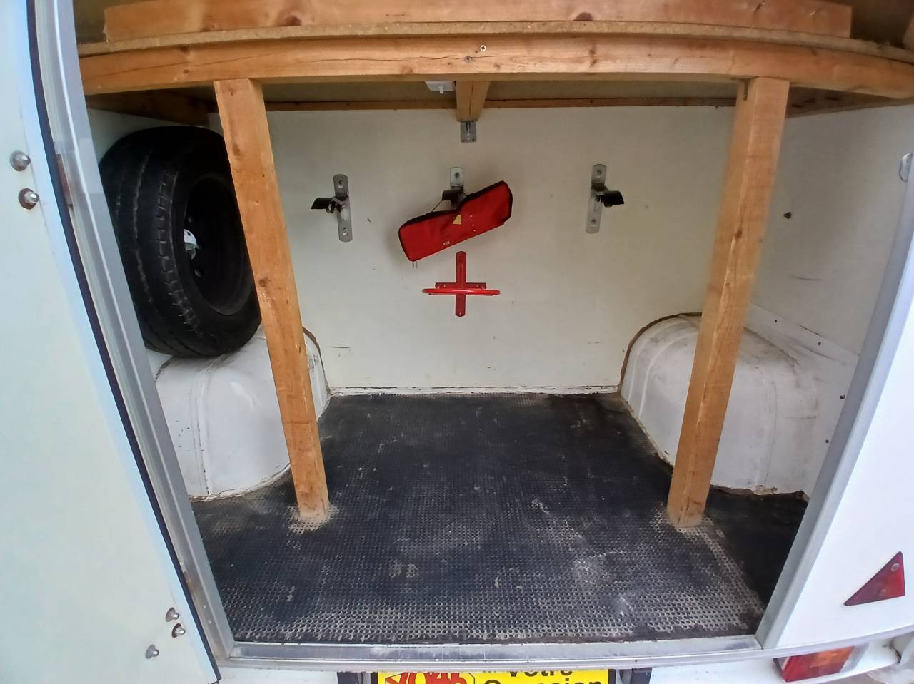 Kleine paardenvrachtwagen (B rijbewijs) Renault MASTER 2001 Tweedehands