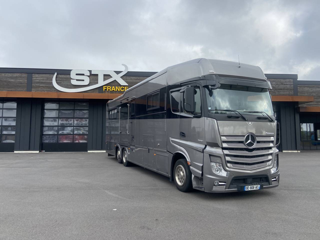 Zware paardenvrachtwagen (groot rijbewijs) AKX  2016 Tweedehands