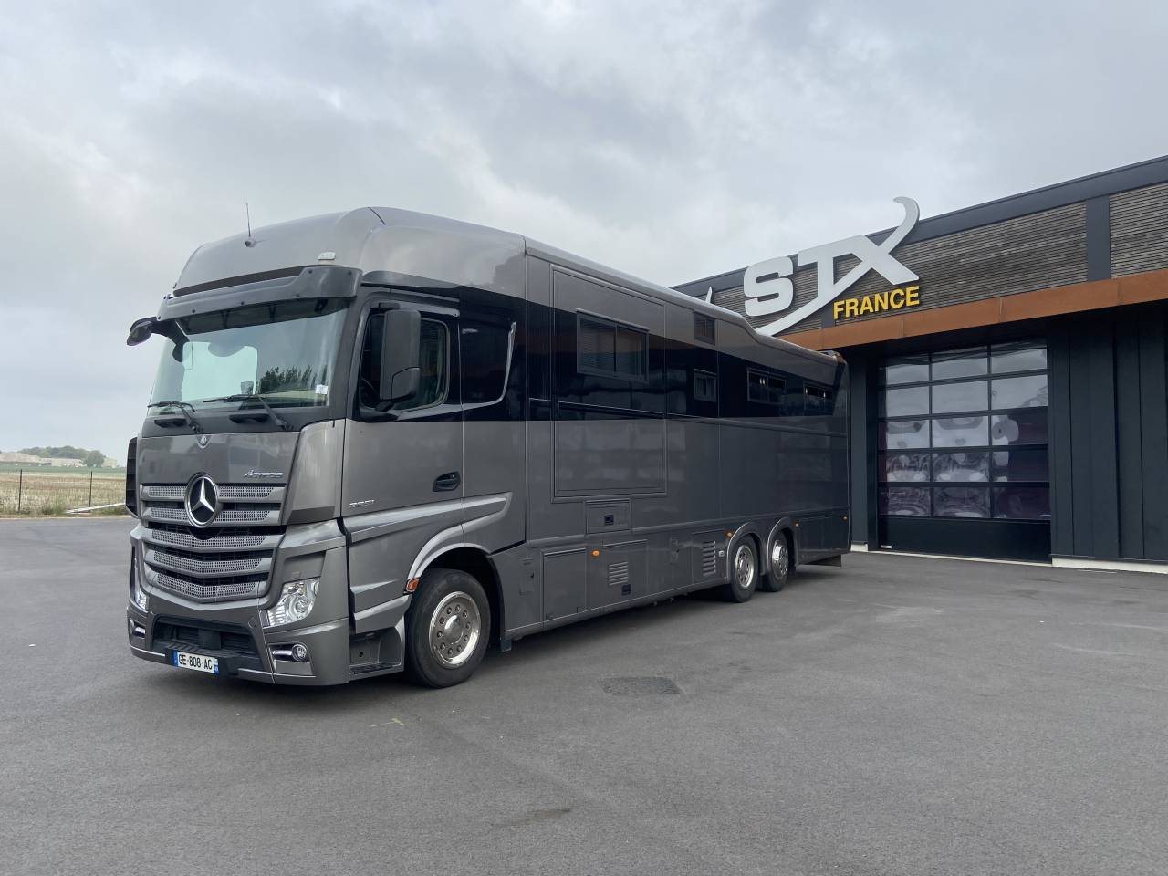 Zware paardenvrachtwagen (groot rijbewijs) AKX  2016 Tweedehands