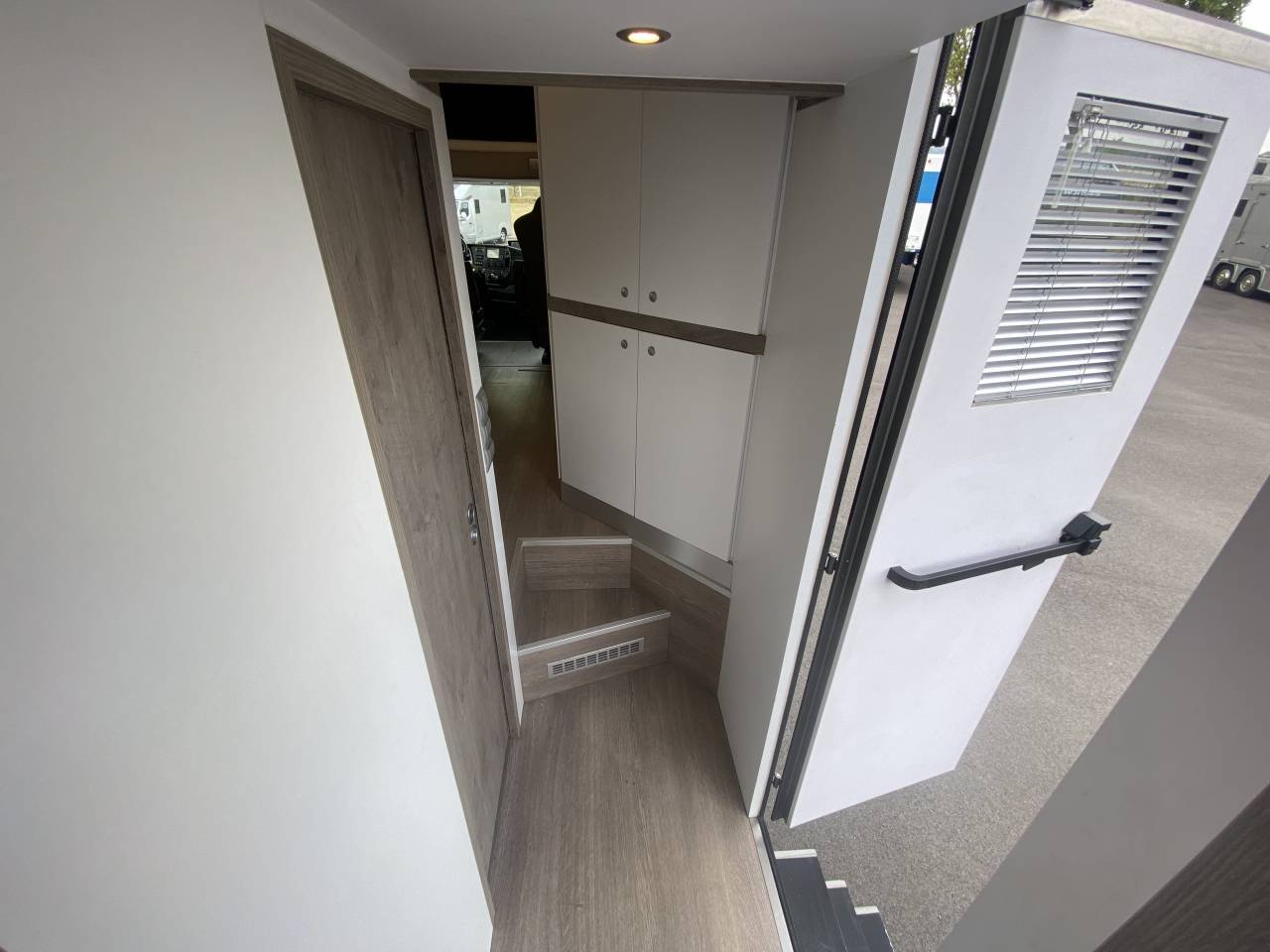 Zware paardenvrachtwagen (groot rijbewijs) AKX  2016 Tweedehands