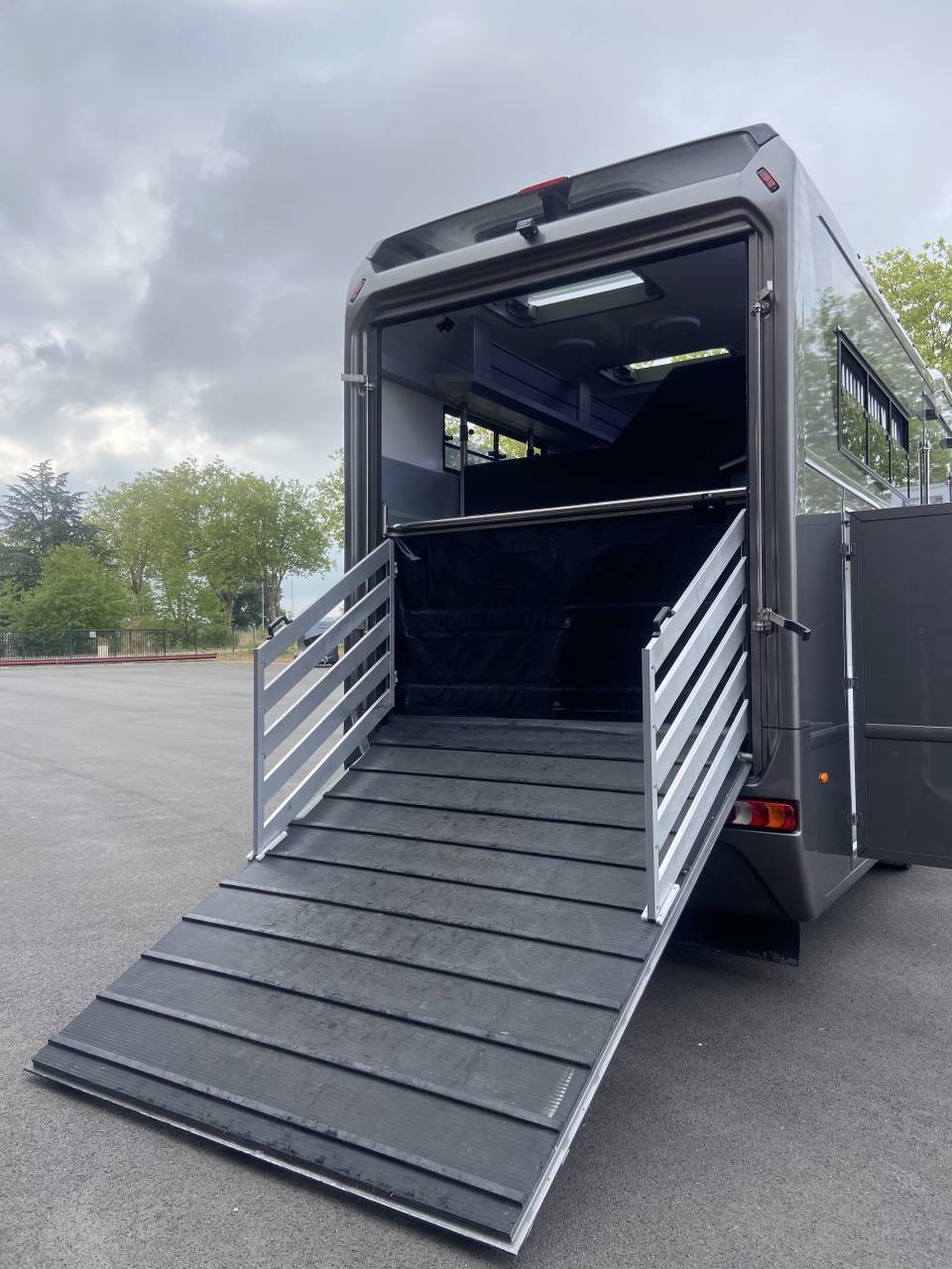 Zware paardenvrachtwagen (groot rijbewijs) AKX  2016 Tweedehands