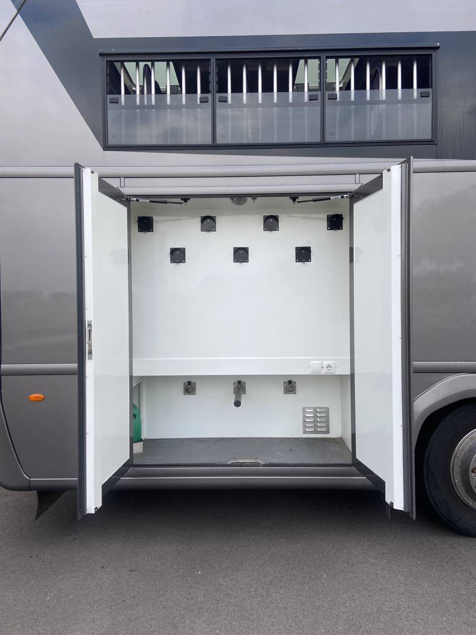 Zware paardenvrachtwagen (groot rijbewijs) AKX  2016 Tweedehands