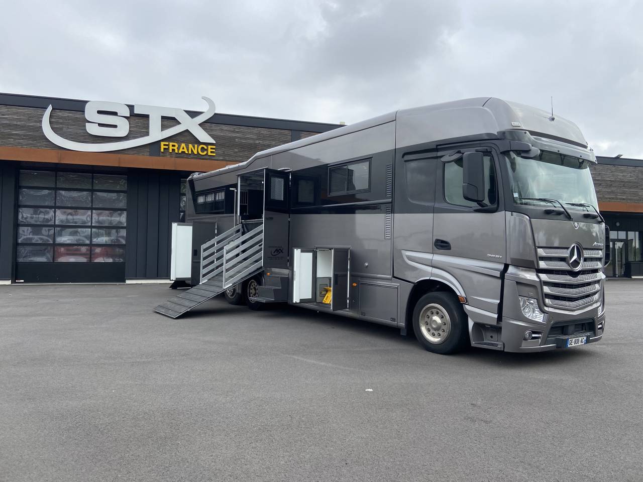 Zware paardenvrachtwagen (groot rijbewijs) AKX  2016 Tweedehands