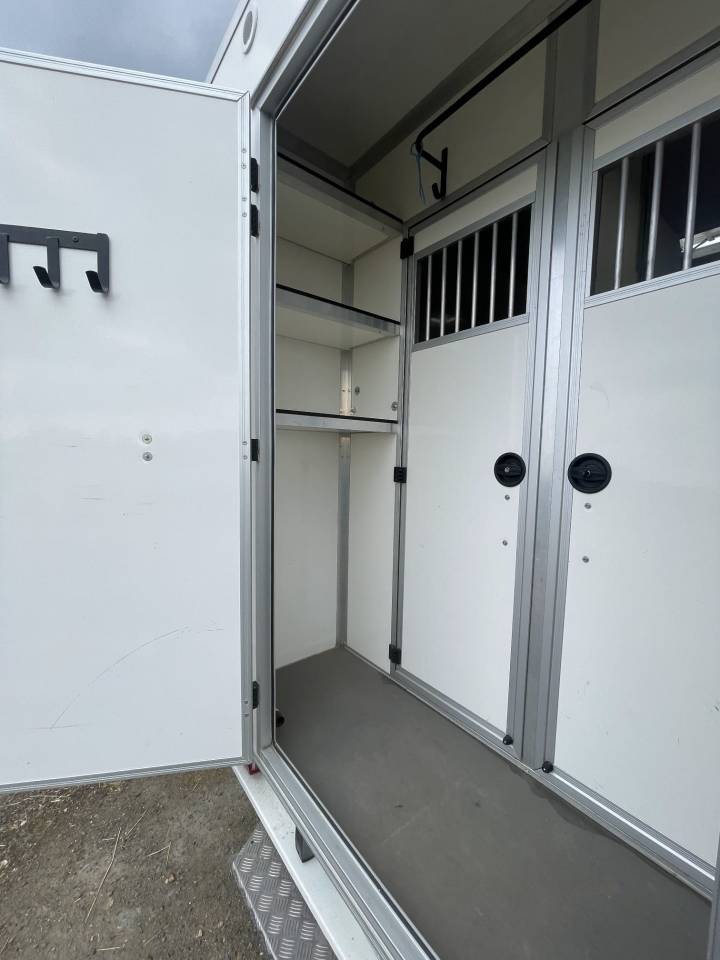 Kleine paardenvrachtwagen (B rijbewijs) ACR Renault Master 2018 Tweedehands