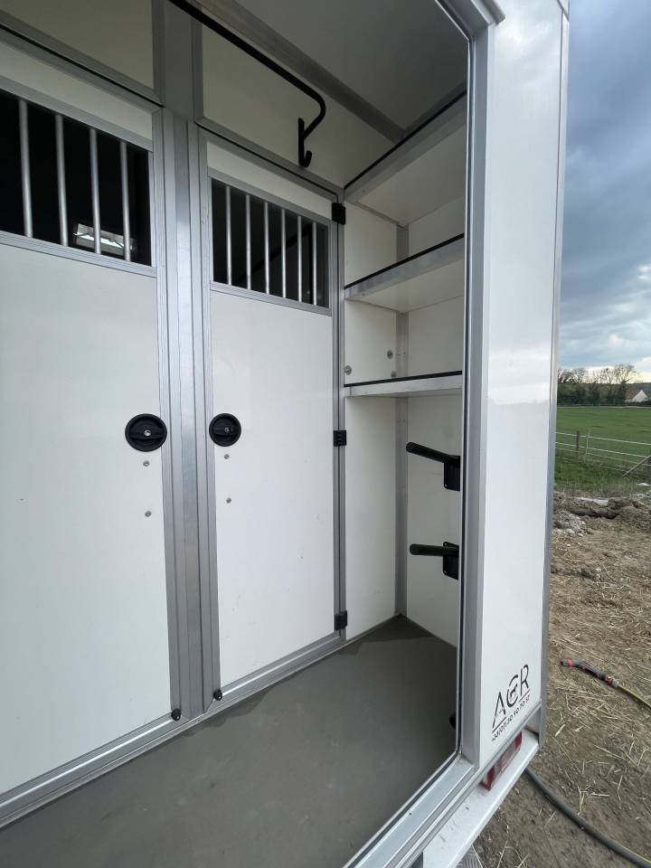 Kleine paardenvrachtwagen (B rijbewijs) ACR Renault Master 2018 Tweedehands