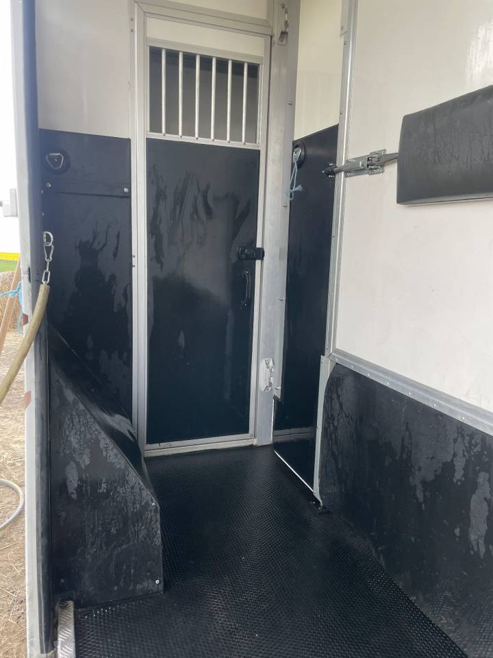 Kleine paardenvrachtwagen (B rijbewijs) ACR Renault Master 2018 Tweedehands