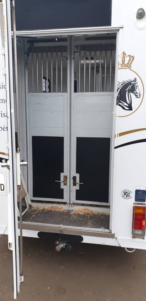 Kleine paardenvrachtwagen (B rijbewijs) Renault Renault Master 2009 Tweedehands