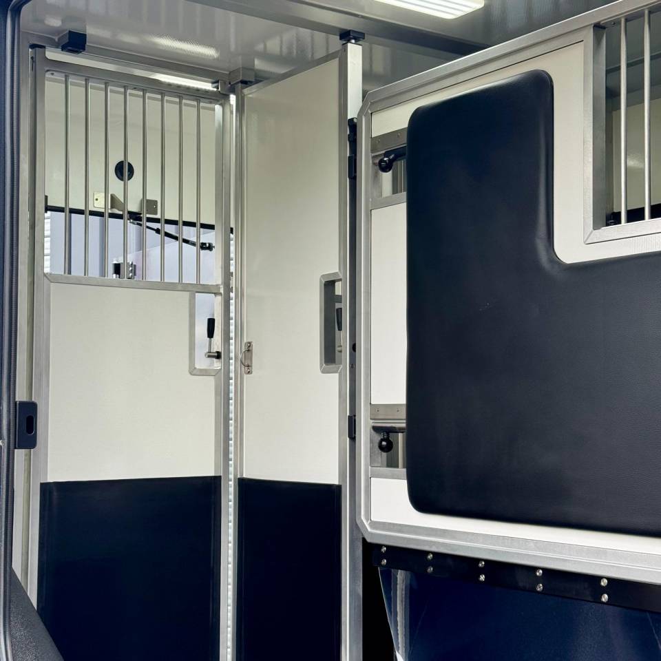 Kleine paardenvrachtwagen (B rijbewijs) AKX Akx5 2025 Nieuw