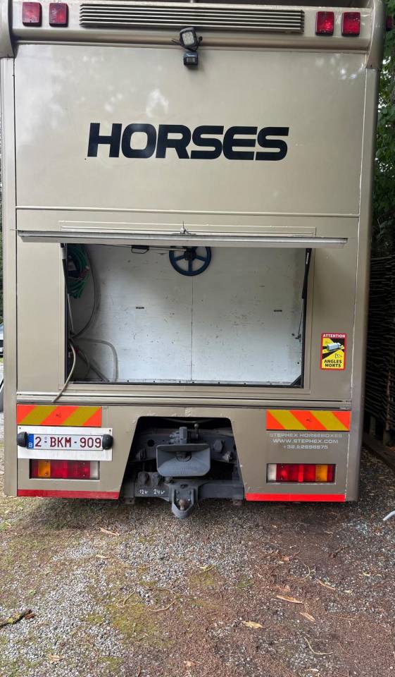 Zware paardenvrachtwagen (groot rijbewijs) Iveco  IVECO 280 hp 2001 Tweedehands