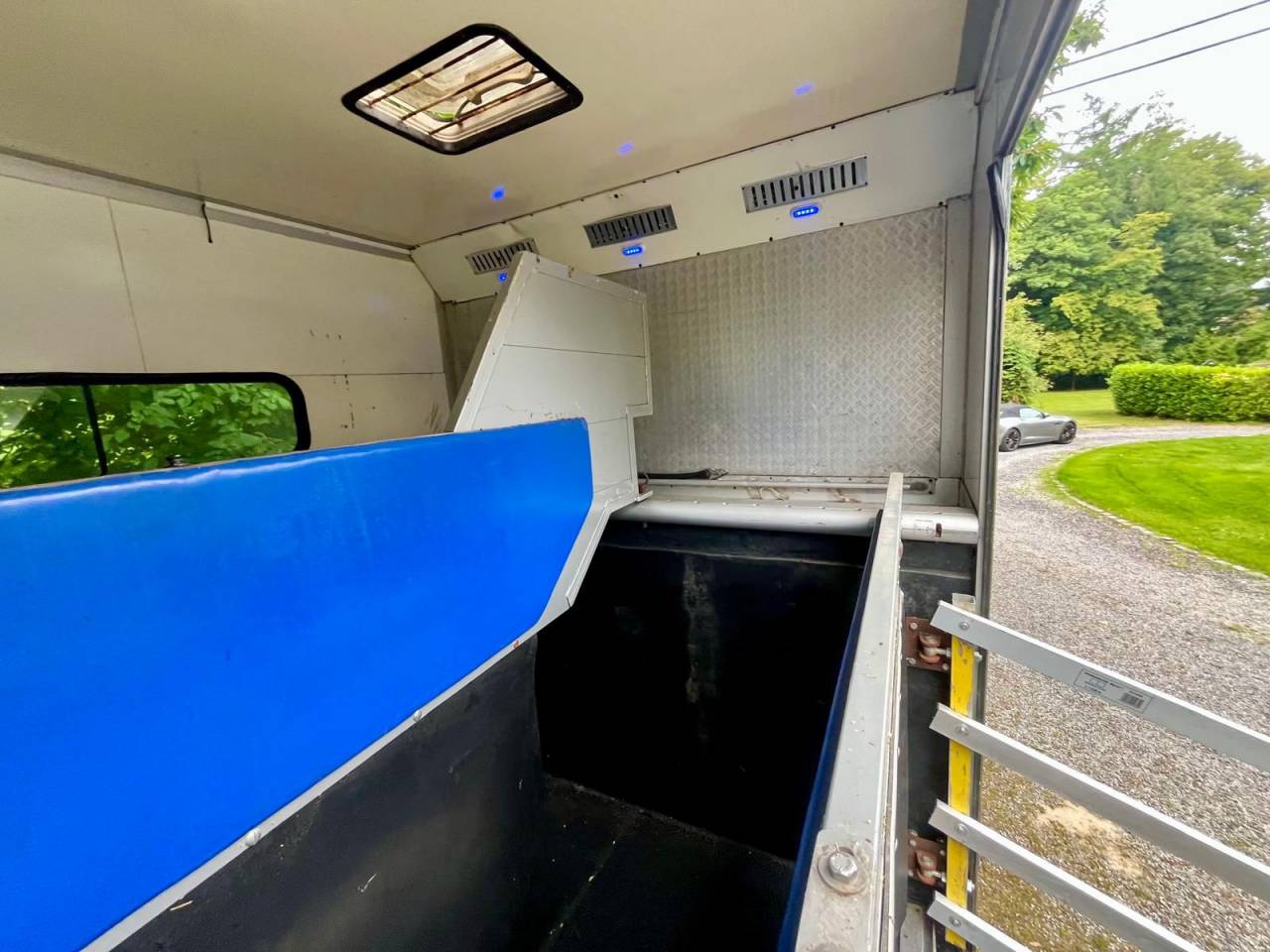 Zware paardenvrachtwagen (groot rijbewijs) Iveco  IVECO 280 hp 2001 Tweedehands