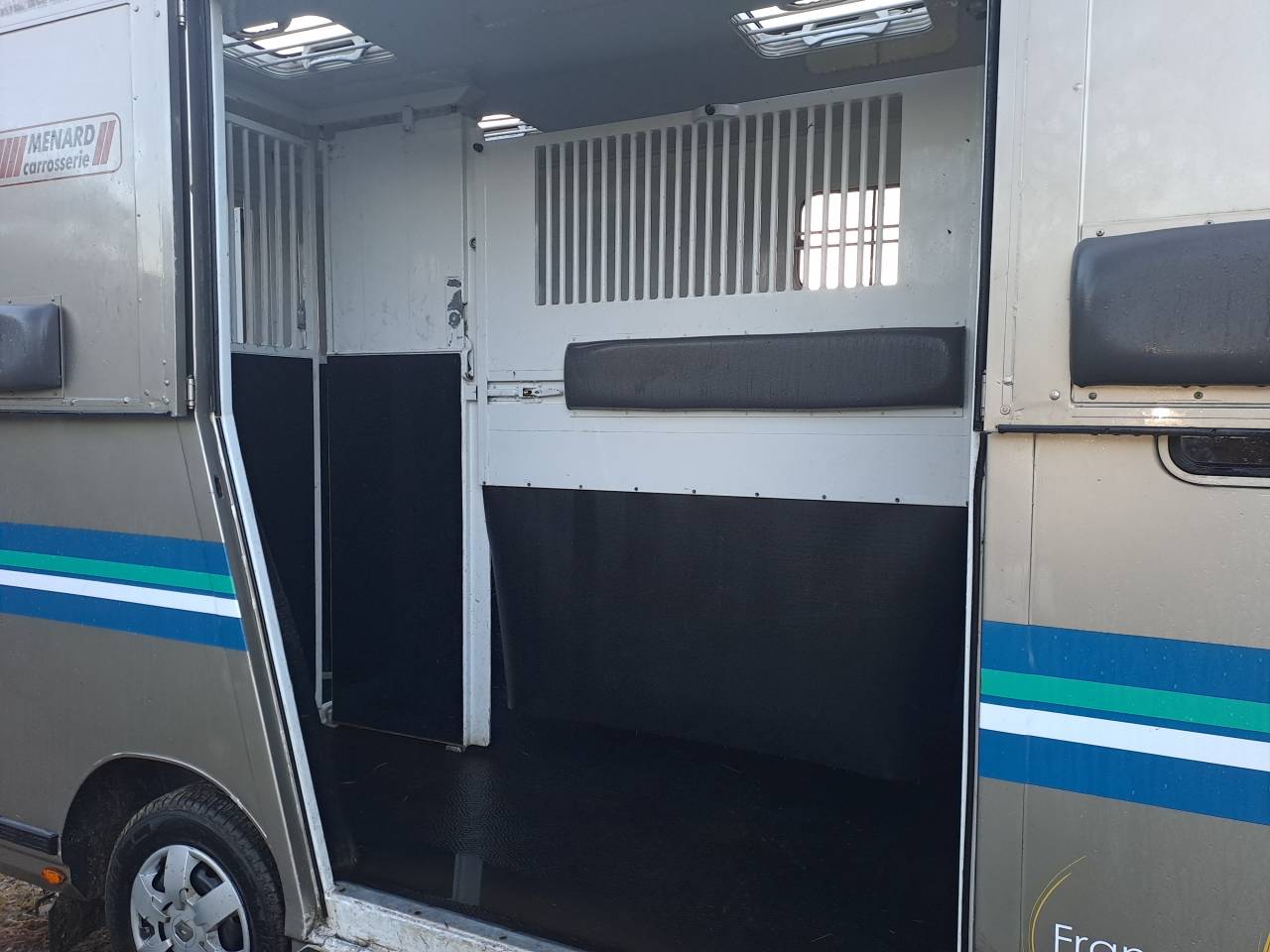 Kleine paardenvrachtwagen (B rijbewijs) Renault Master 2017 Tweedehands