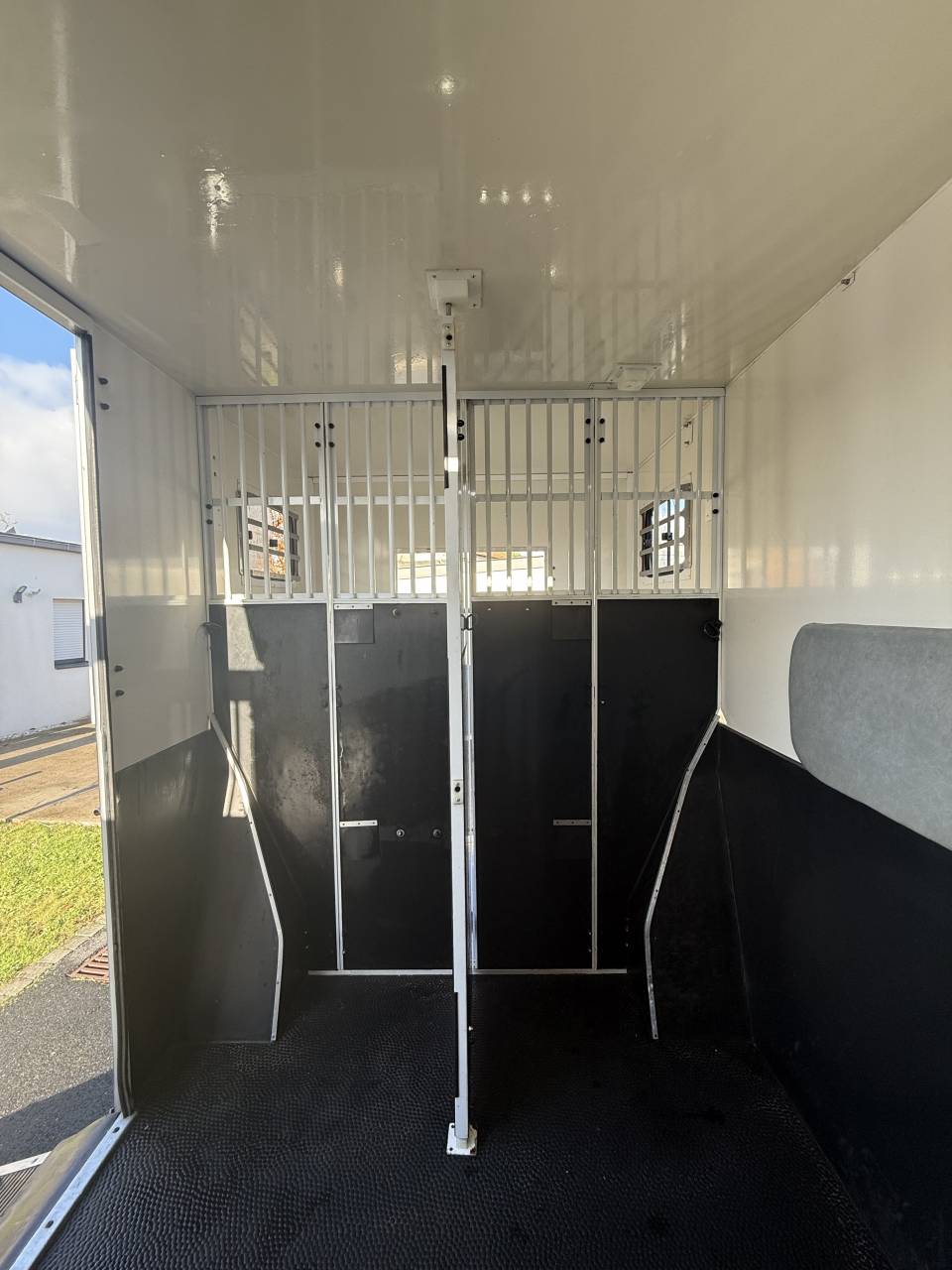 Kleine paardenvrachtwagen (B rijbewijs) Renault LESLY HORSE 2018 Tweedehands