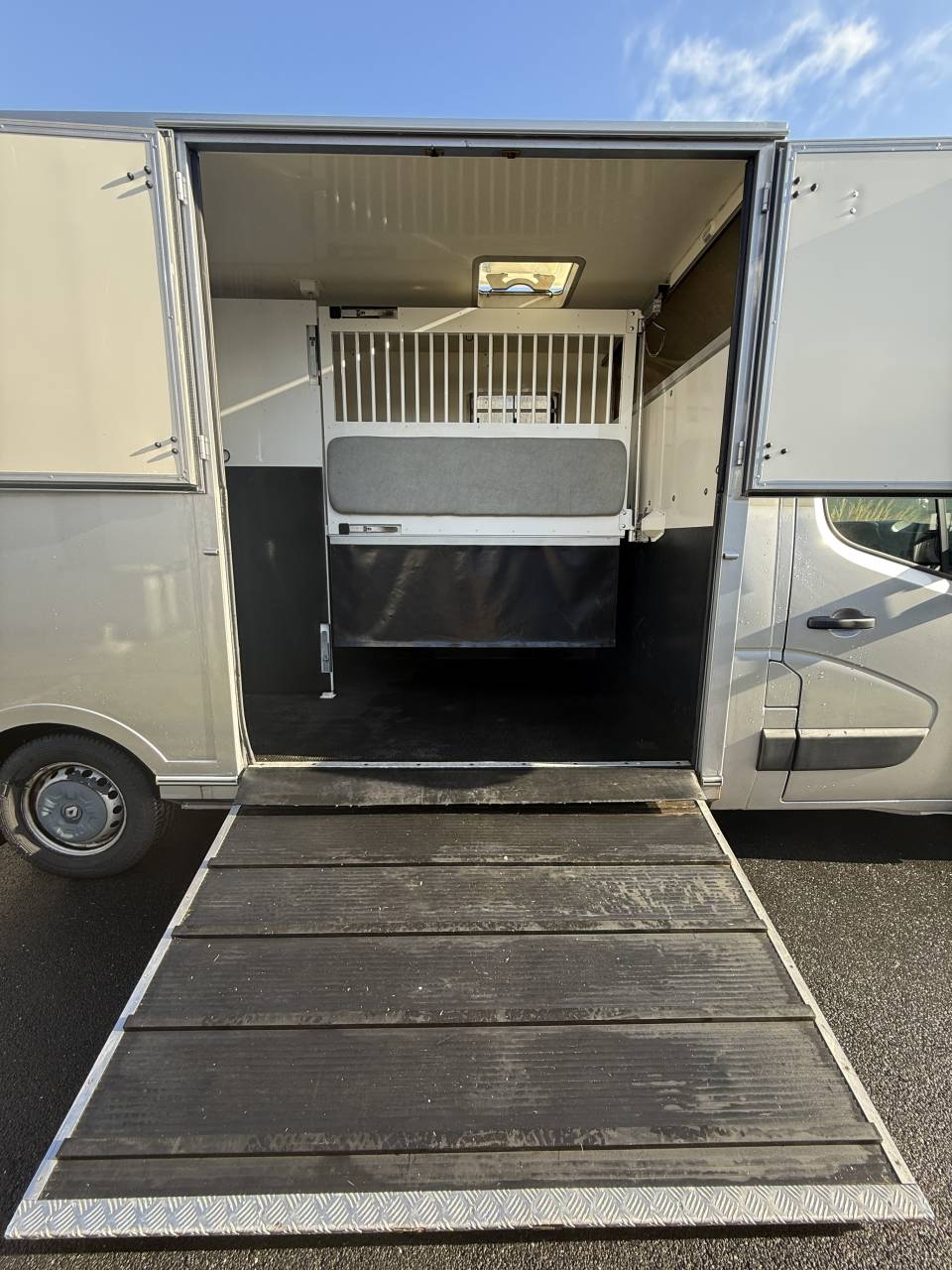 Kleine paardenvrachtwagen (B rijbewijs) Renault LESLY HORSE 2018 Tweedehands