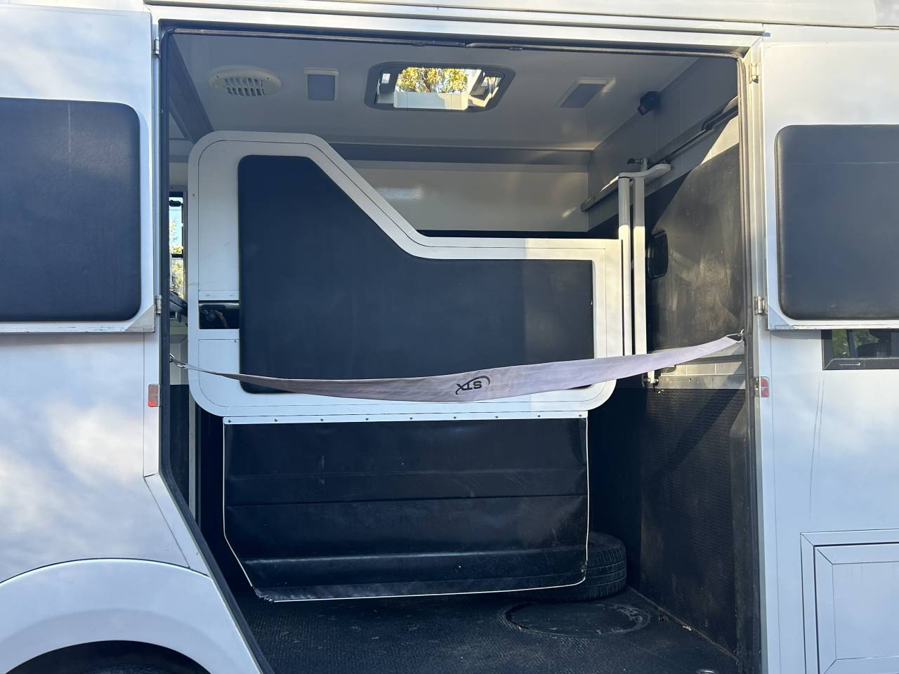 Paardentrailers STX MOVANO 2 Paarden 2017 Tweedehands