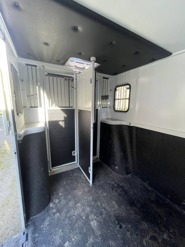 Kleine paardenvrachtwagen (B rijbewijs) Chardron Stalle 2023 Tweedehands