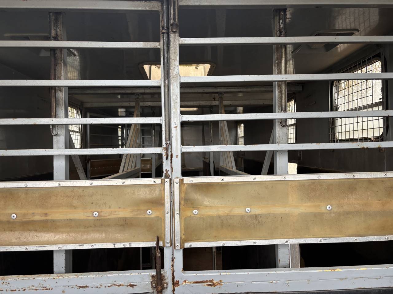 Zware paardenvrachtwagen (groot rijbewijs) Renault Mildium 1985 Tweedehands