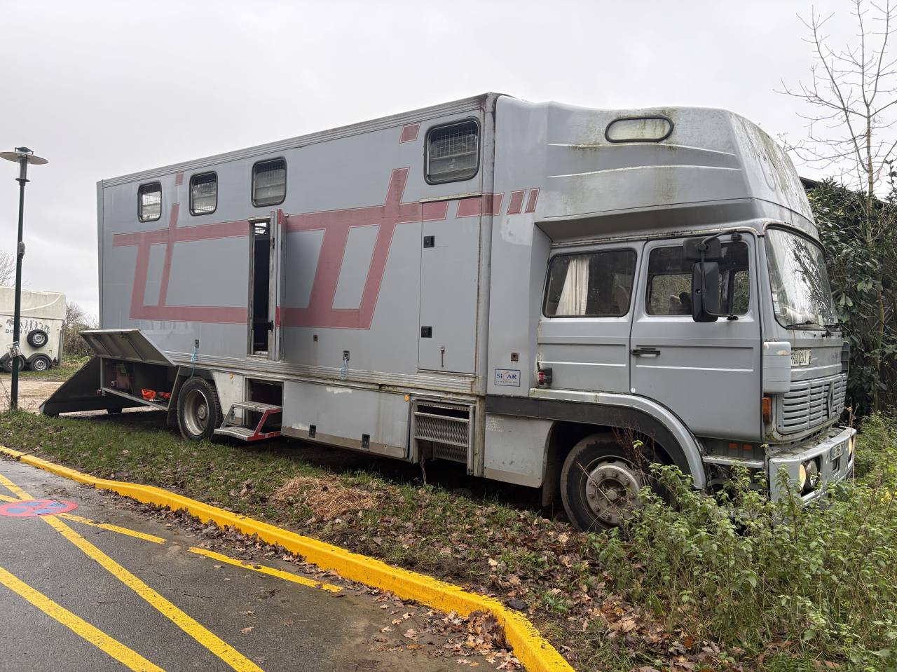 Zware paardenvrachtwagen (groot rijbewijs) Renault Mildium 1985 Tweedehands