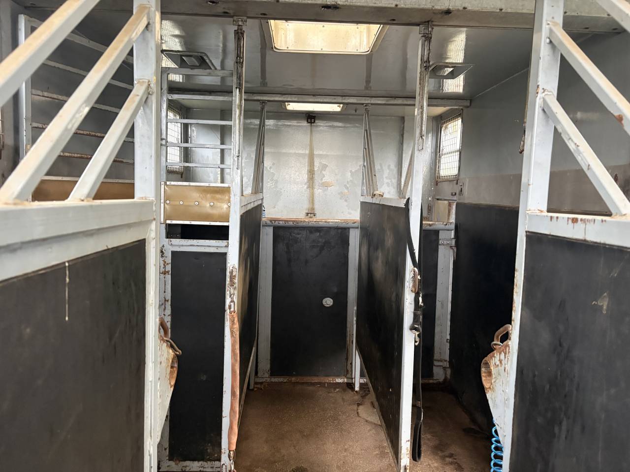 Zware paardenvrachtwagen (groot rijbewijs) Renault Mildium 1985 Tweedehands