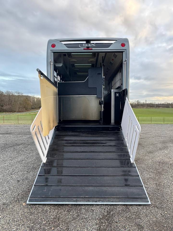 Zware paardenvrachtwagen (groot rijbewijs) Volvo STX 2018 Tweedehands