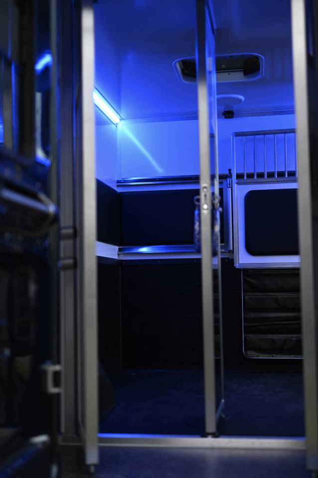 Kleine paardenvrachtwagen (B rijbewijs) Krismar Renault Master 2025 Nieuw