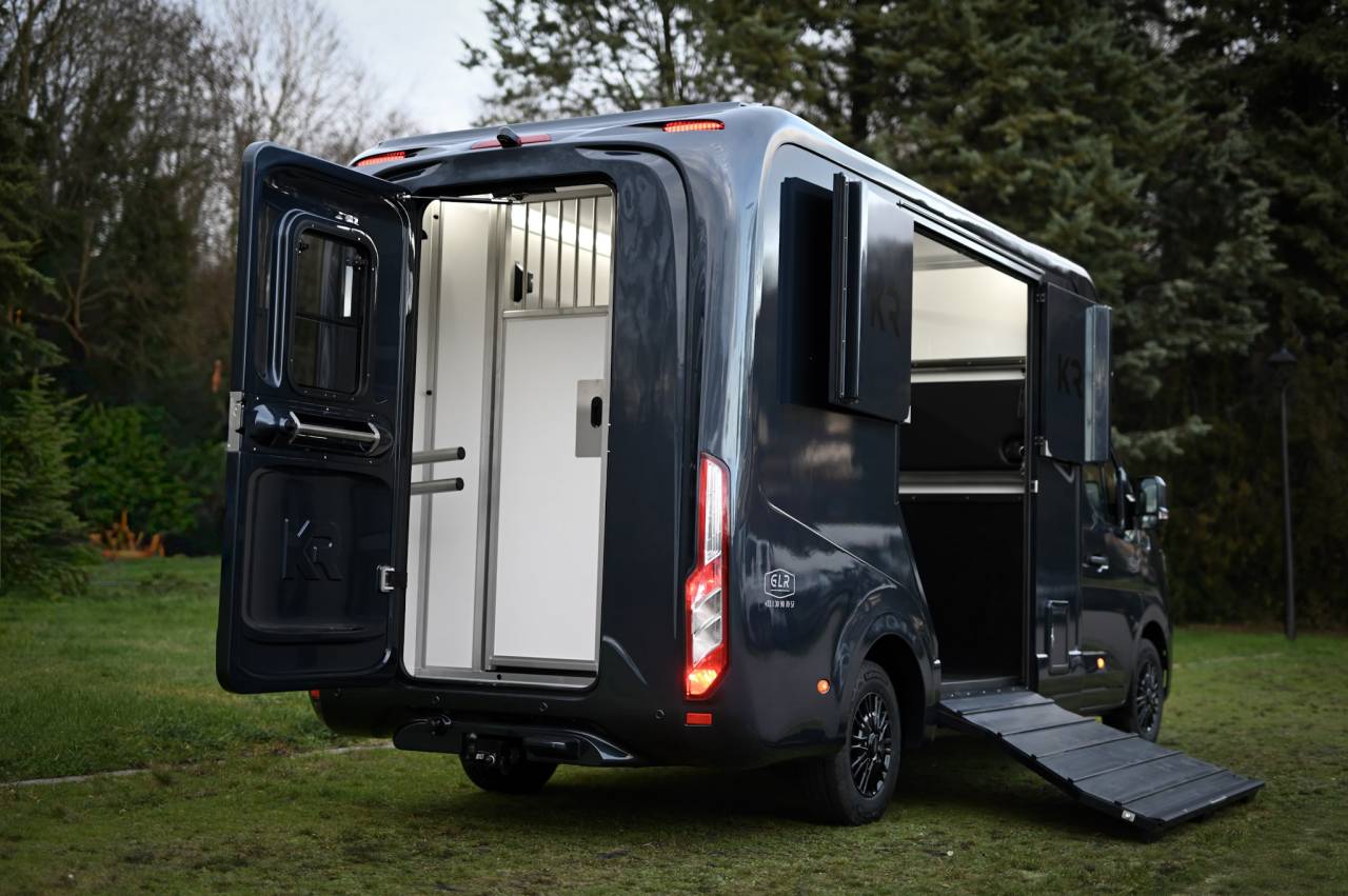 Kleine paardenvrachtwagen (B rijbewijs) Krismar Renault Master 2025 Nieuw