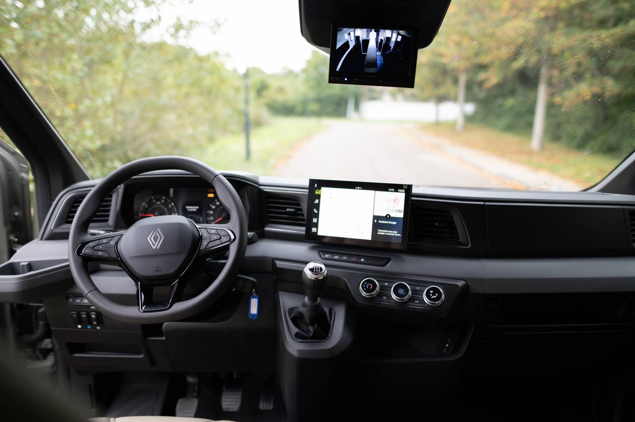 Kleine paardenvrachtwagen (B rijbewijs) Krismar Renault Master 2025 Nieuw