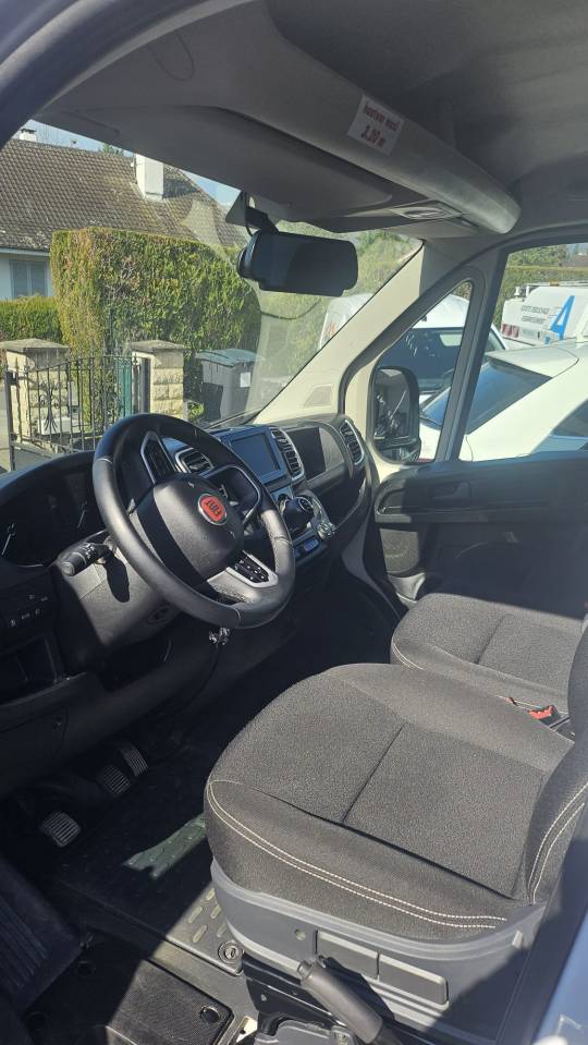 Kleine paardenvrachtwagen (B rijbewijs) Fiat  Ducato 2,2 Diesel  180 chevaux 2023 Tweedehands