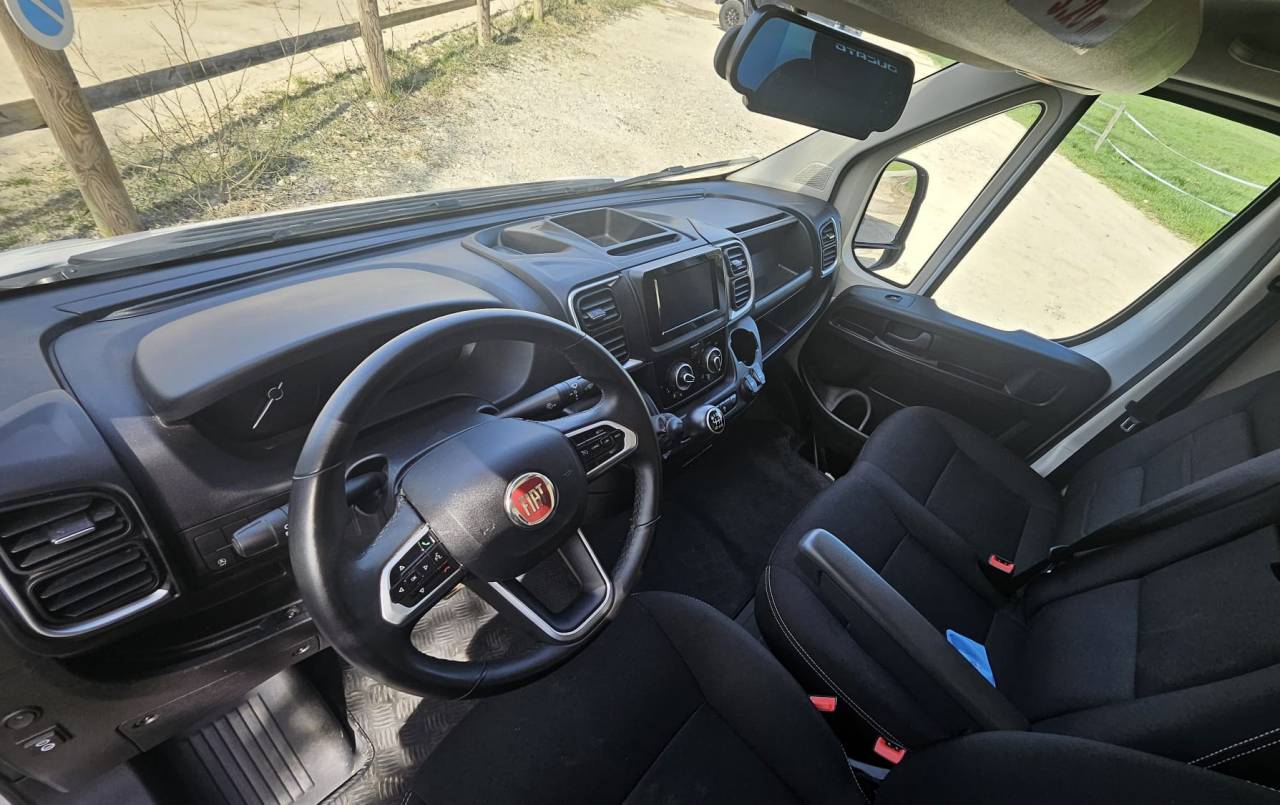 Kleine paardenvrachtwagen (B rijbewijs) Fiat  Ducato 2,2 Diesel  180 chevaux 2023 Tweedehands