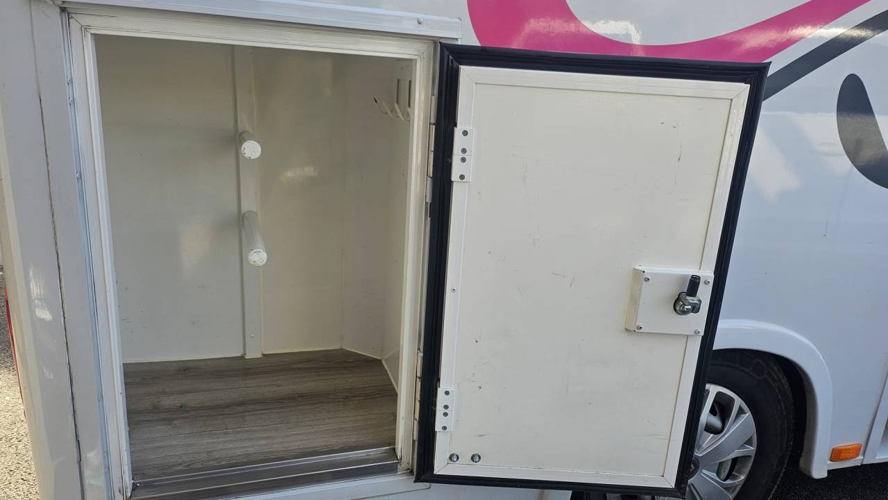 Kleine paardenvrachtwagen (B rijbewijs) Fiat  Ducato 2,2 Diesel  180 chevaux 2023 Tweedehands