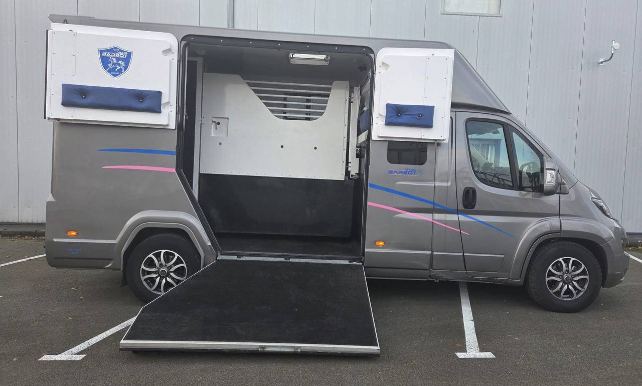 Kleine paardenvrachtwagen (B rijbewijs) Barbot Ducato 2022 Tweedehands