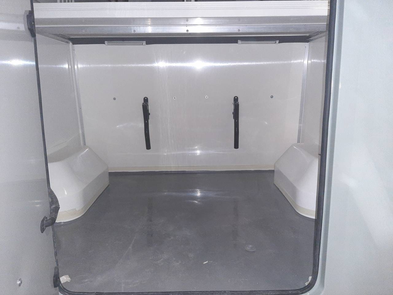 Kleine paardenvrachtwagen (B rijbewijs) Renault Master 2020 Tweedehands