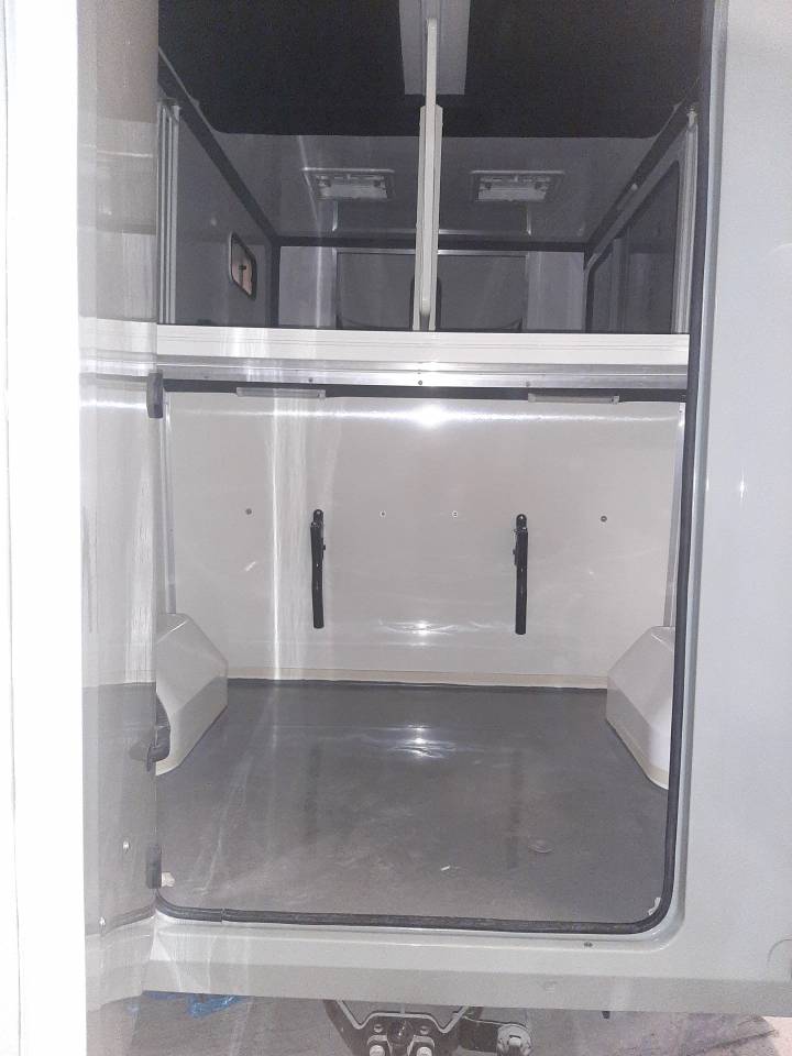 Kleine paardenvrachtwagen (B rijbewijs) Renault Master 2020 Tweedehands